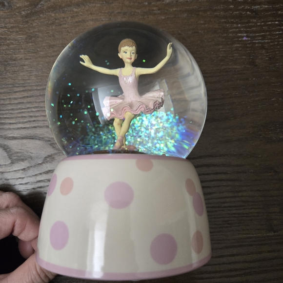 F12 NEW PINK BALLET GLITTER SNOW GLOBE BALLERINA PLAYS SWAN LAKE 6"H - Picture 7 of 7